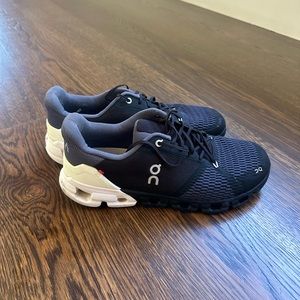 Men’s On running shoe size 10